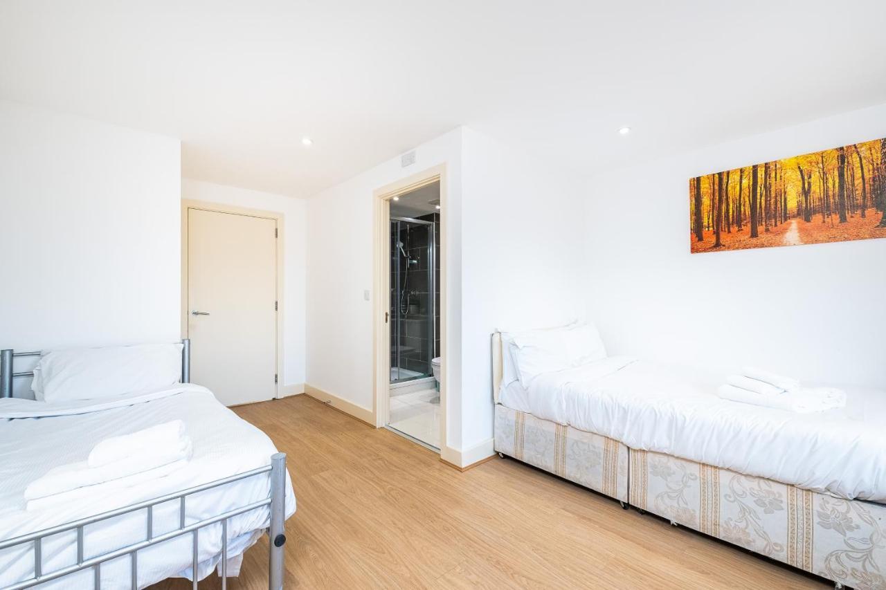 Canary Wharf/docklands/excel Spacious Apt E14 *