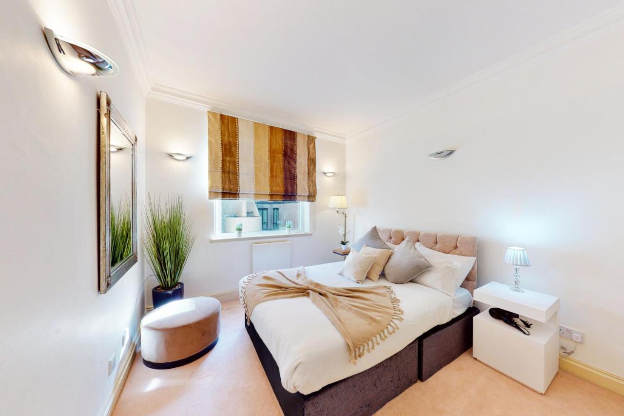 Apartment In Bond Street