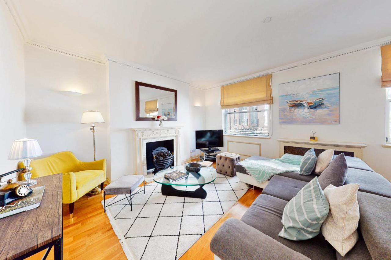 In Bond Street Apartment *