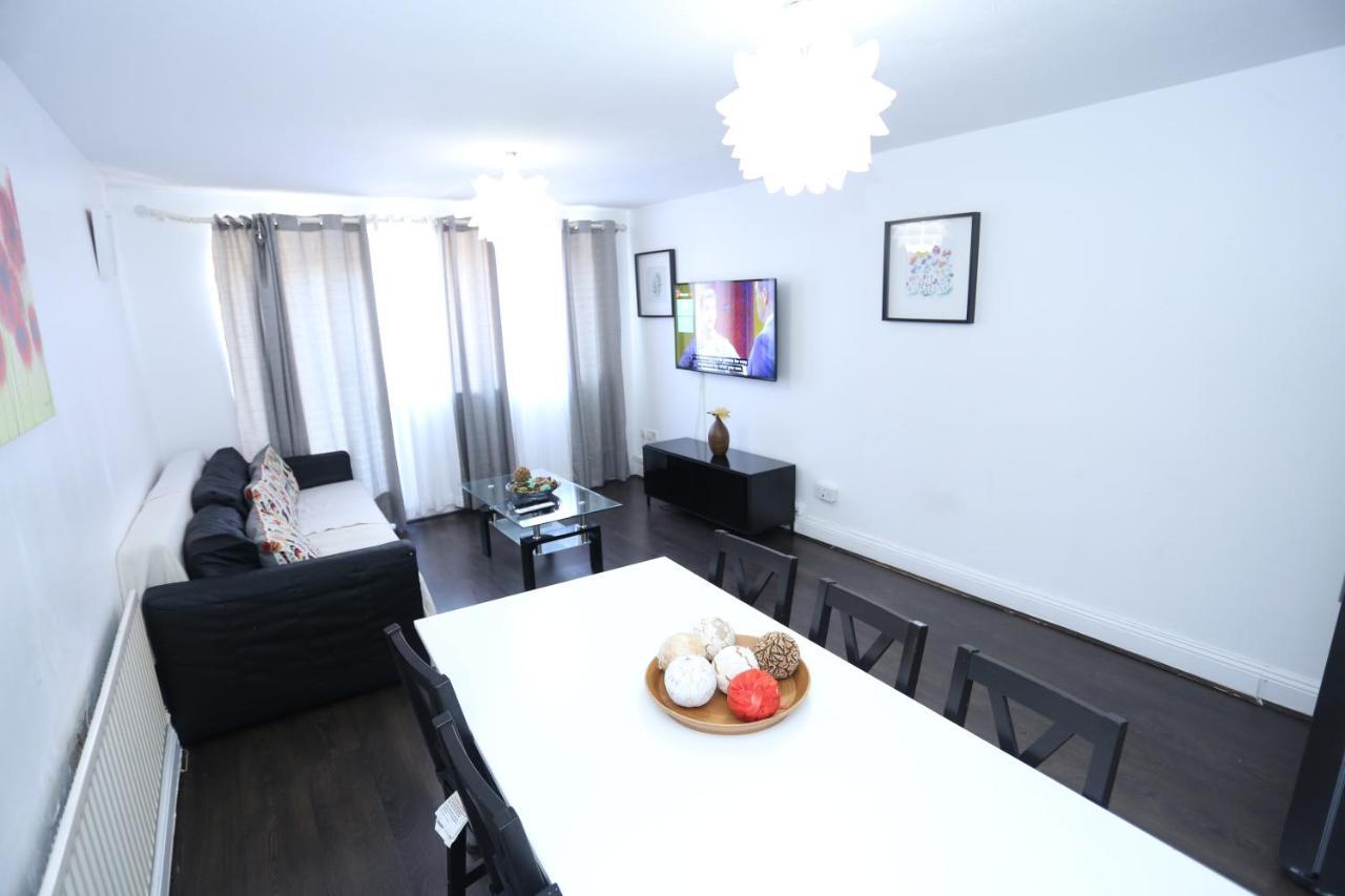 Holiday home Beautiful 3 Beds House West Thamesmead London