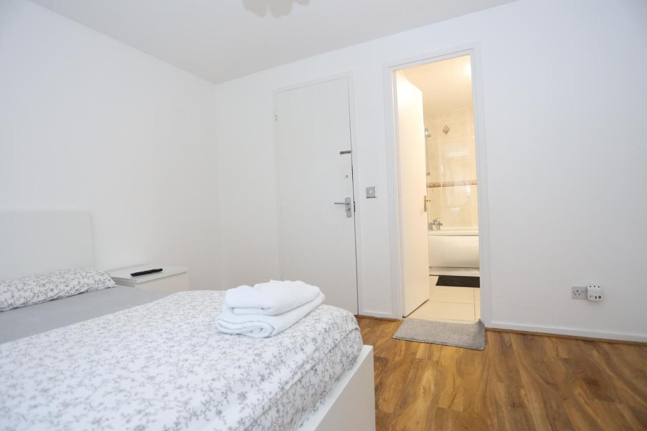 Holiday home Beautiful 3 Beds House West Thamesmead London