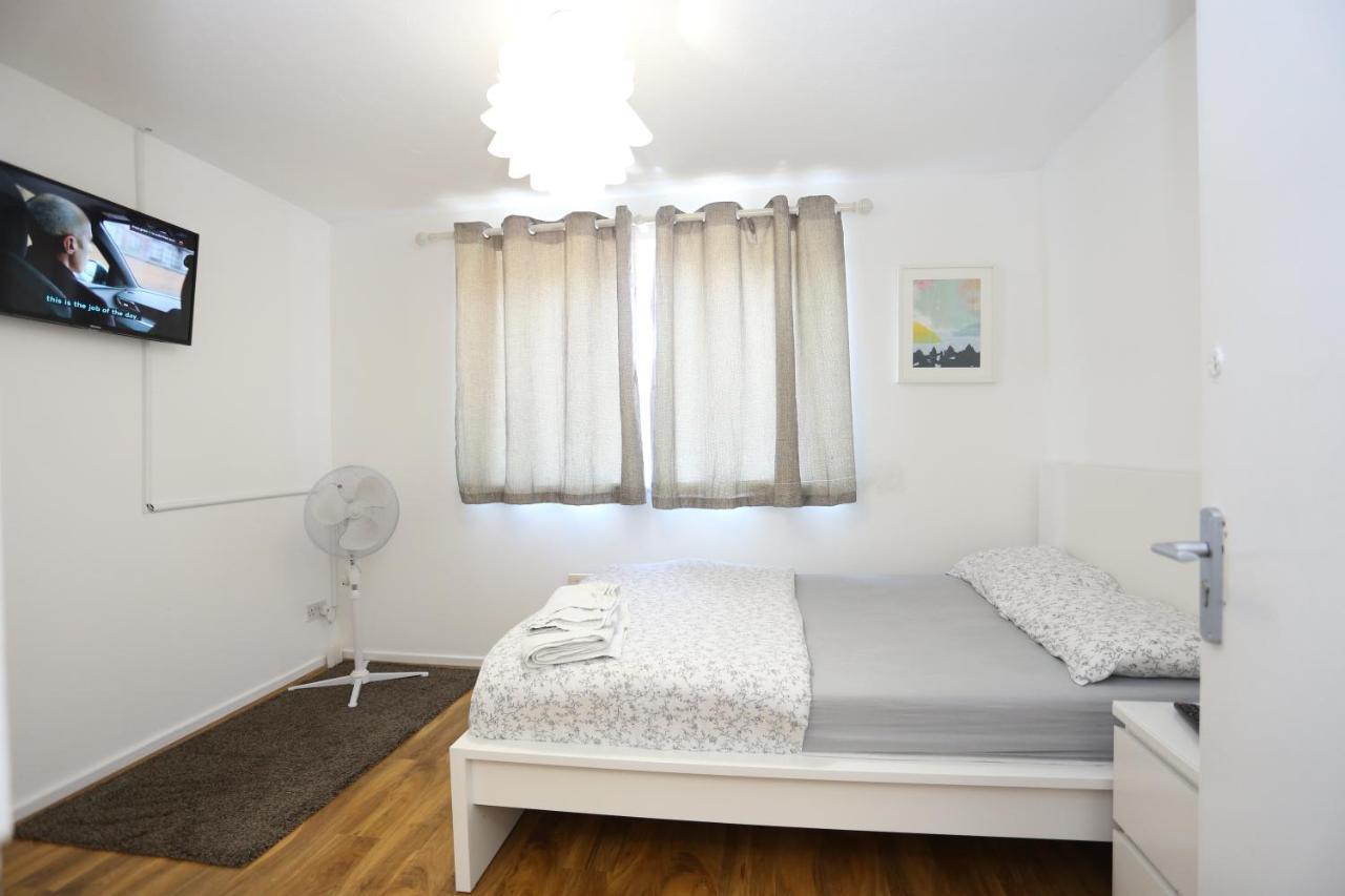 Beautiful 3 Beds House West Thamesmead London Casa de férias *