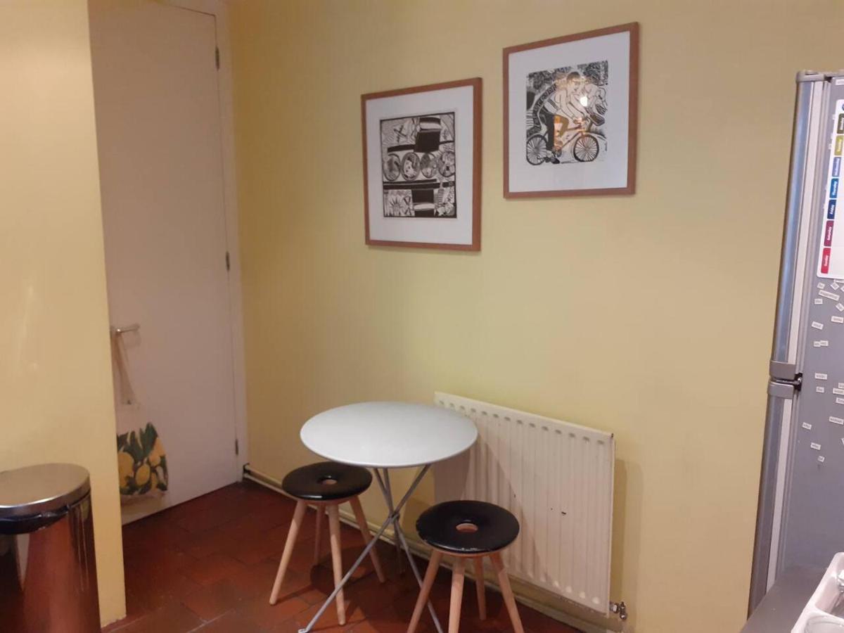 Apartment 3 Bed With Garden In Zone One Se1 London