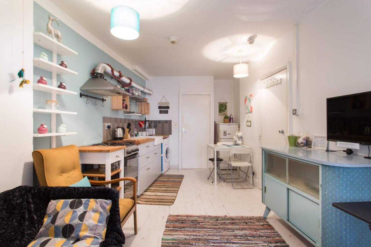 2 Bedroom Roof Terrace With Sauna Jakuzzi And Outdoor Cinema Apartment London