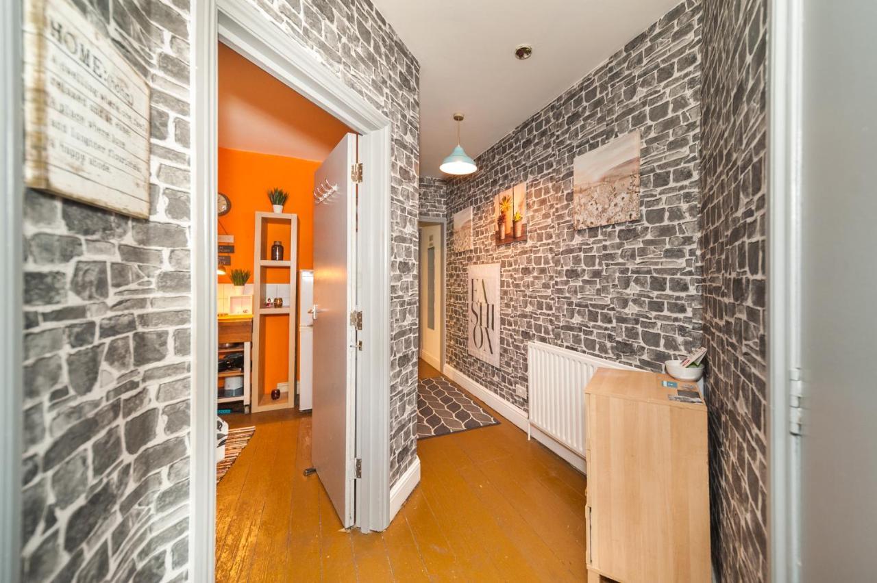 2 Bedroom Roof Terrace With Sauna Jakuzzi And Outdoor Cinema Apartment London