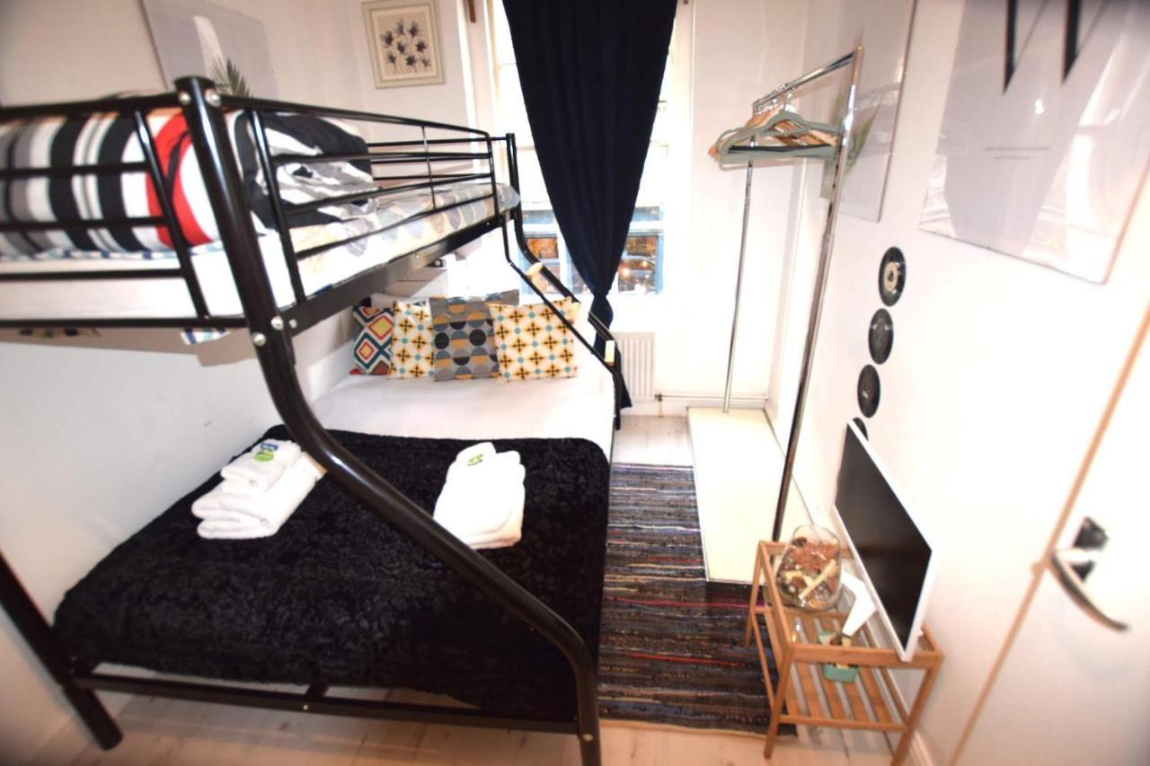 2 Bedroom Roof Terrace With Sauna Jakuzzi And Outdoor Cinema Apartment London