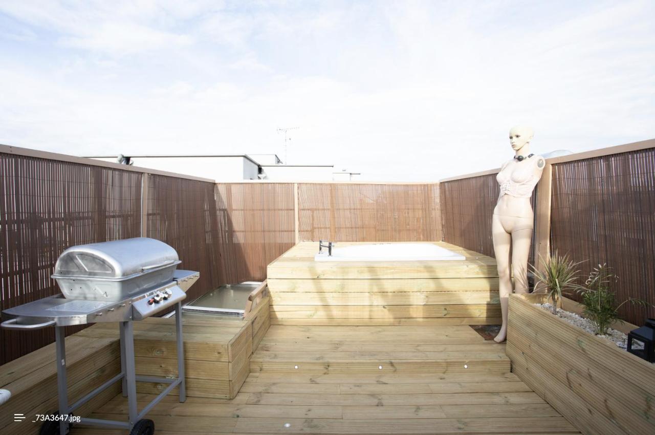 2 Bedroom Roof Terrace With Sauna Jakuzzi And Outdoor Cinema Apartment *