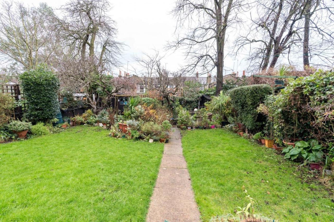 New Stylish 1 Bedroom Flat With Garden * London