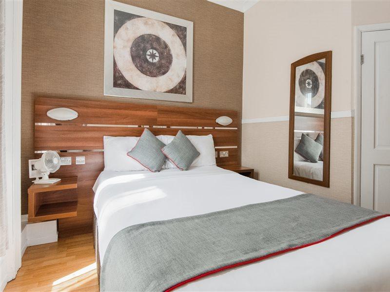 Huttons Hotel, Victoria London