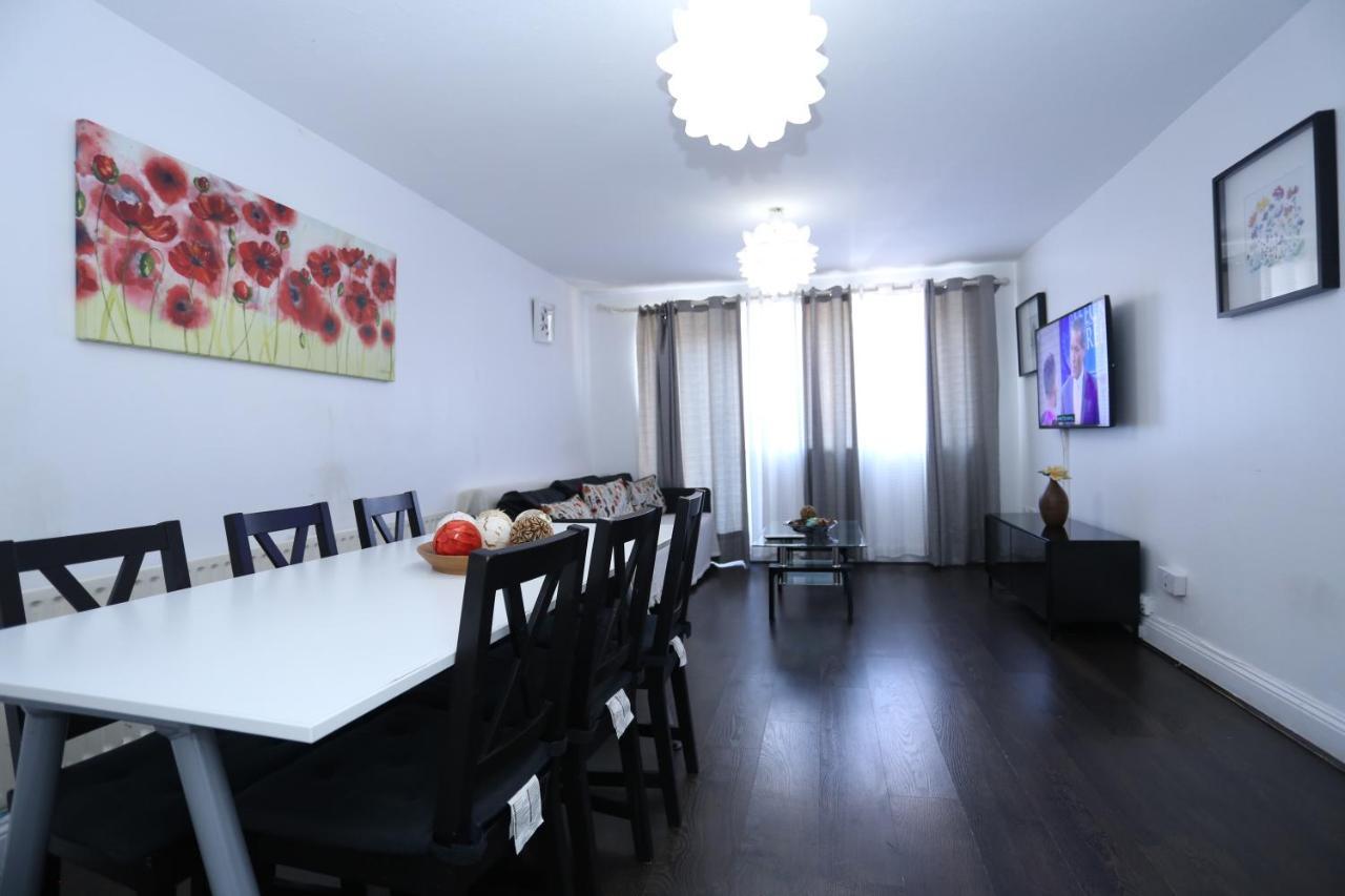 Beautiful 3 Beds House West Thamesmead London Holiday home *