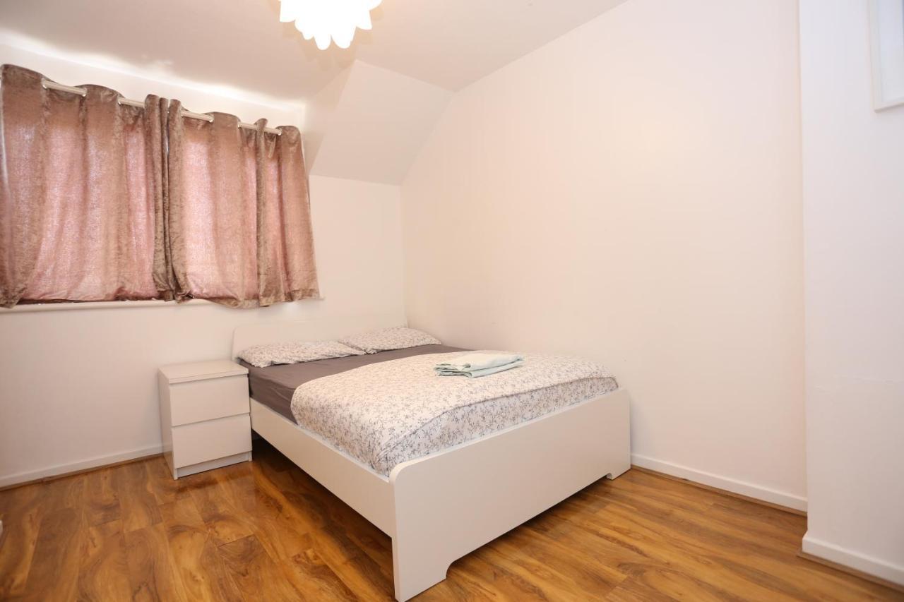 Casa de férias Beautiful 3 Beds House West Thamesmead London