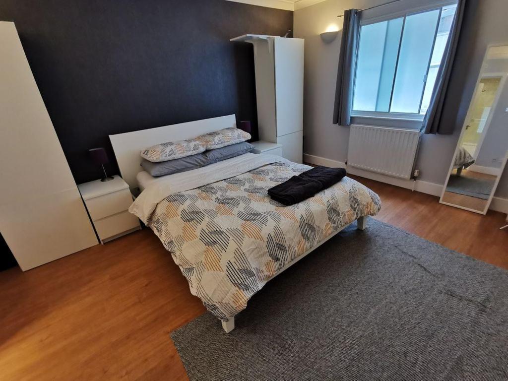 Large Modern Gf 1-bed Sleeps 2 * London