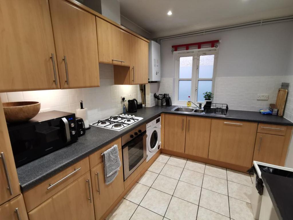 Apartment Large Modern Gf 1-bed Sleeps 2