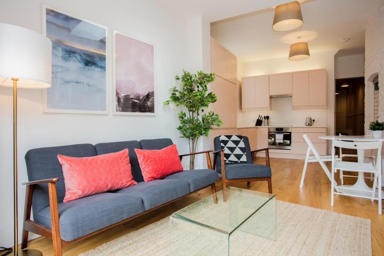 Stylish & Modern 3 Bed Flat In Nw With Garden Holiday home