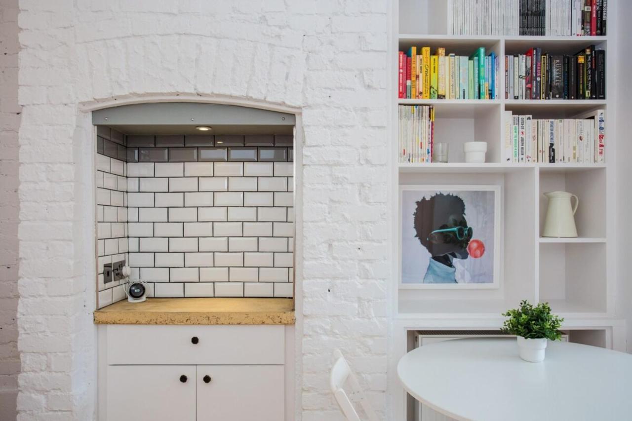 Stylish & Modern 3 Bed Flat In Nw With Garden Holiday home