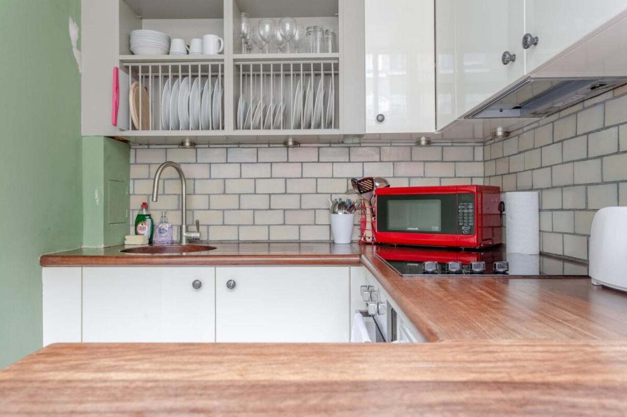 Modern 2 Bedroom Flat In *