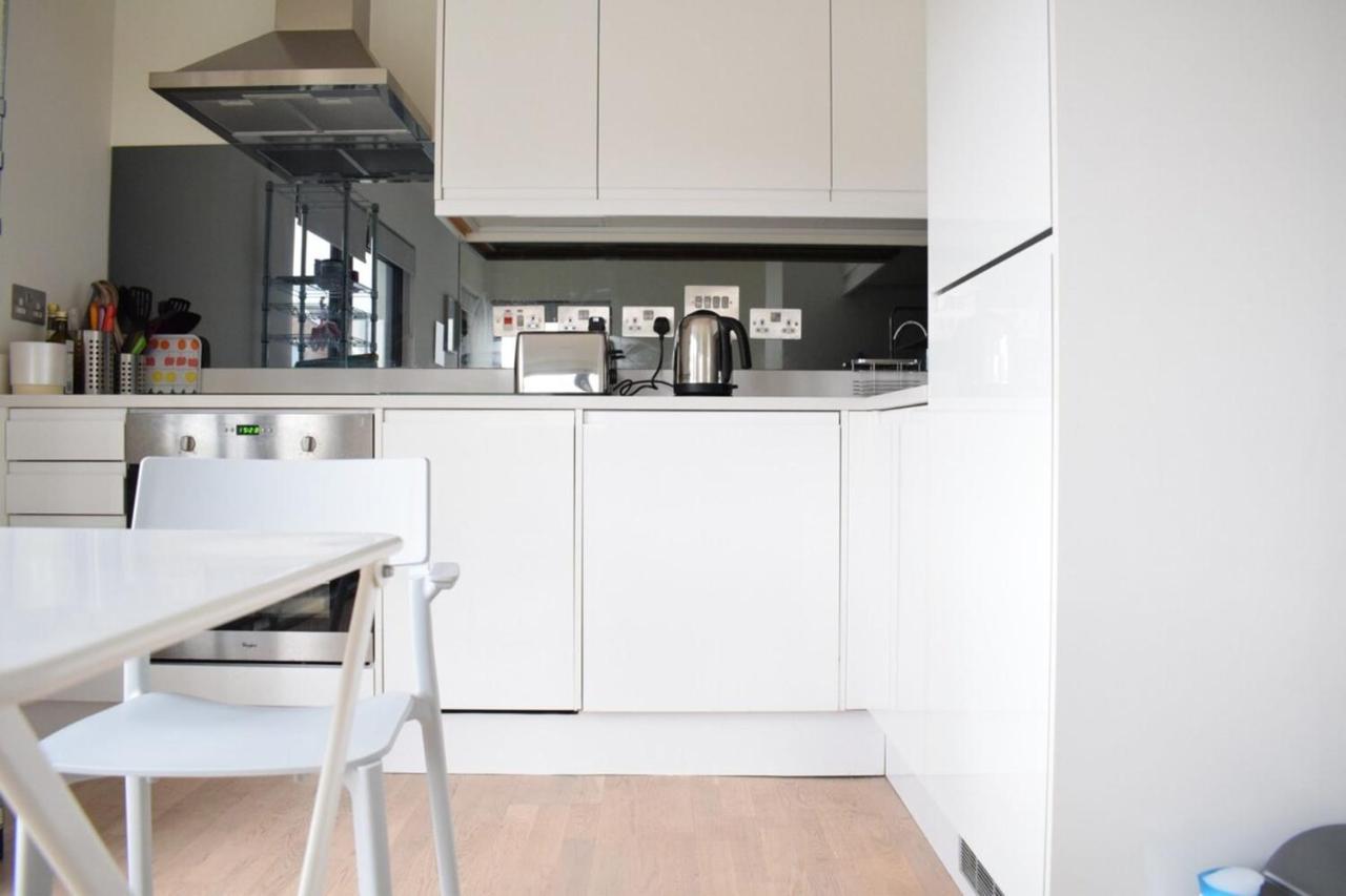 Apartamento Bright 1 Bedroom Flat In North With Balcony