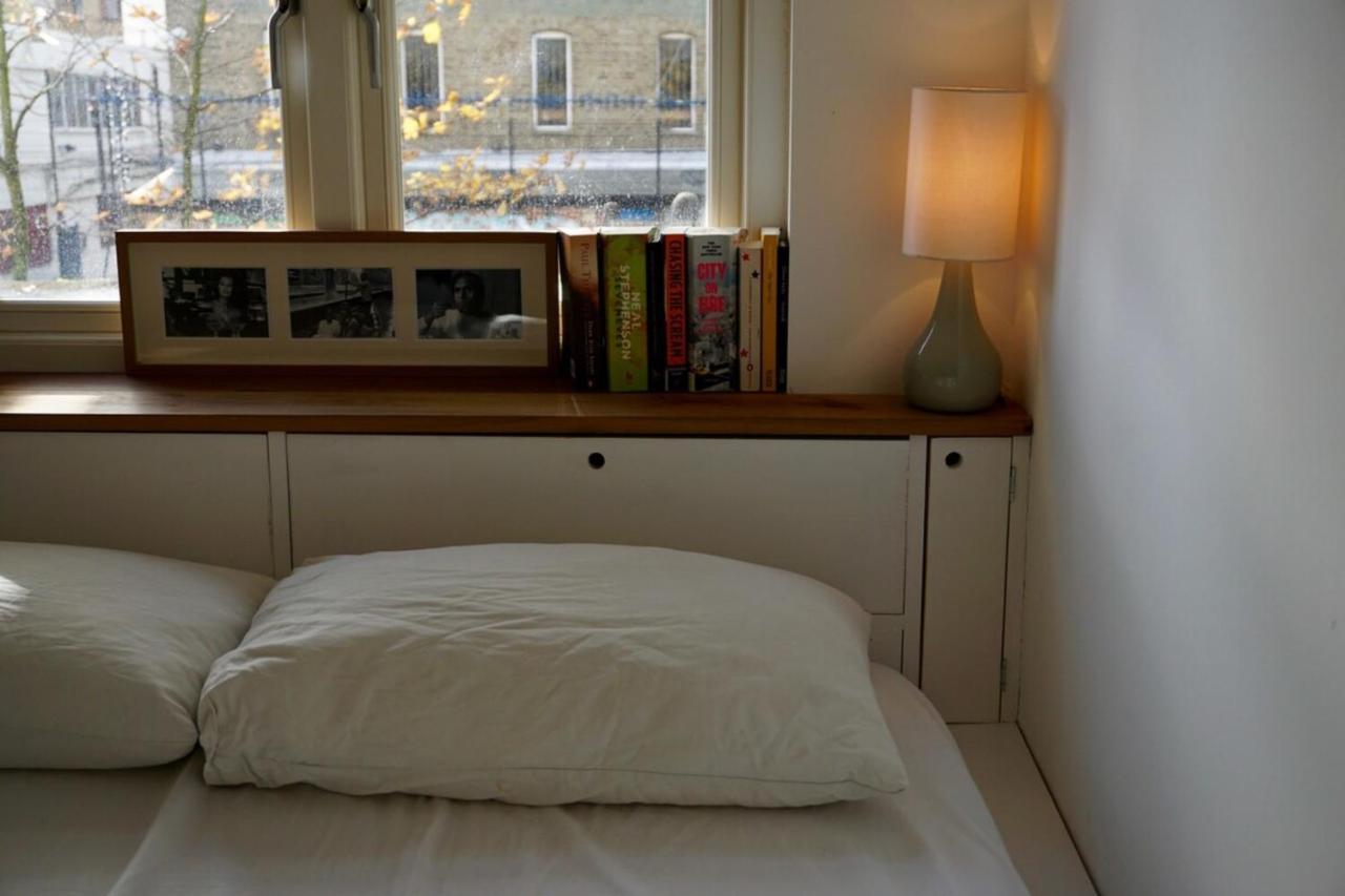 Beautiful Canalside 1-bedroom Flat With Terrace London