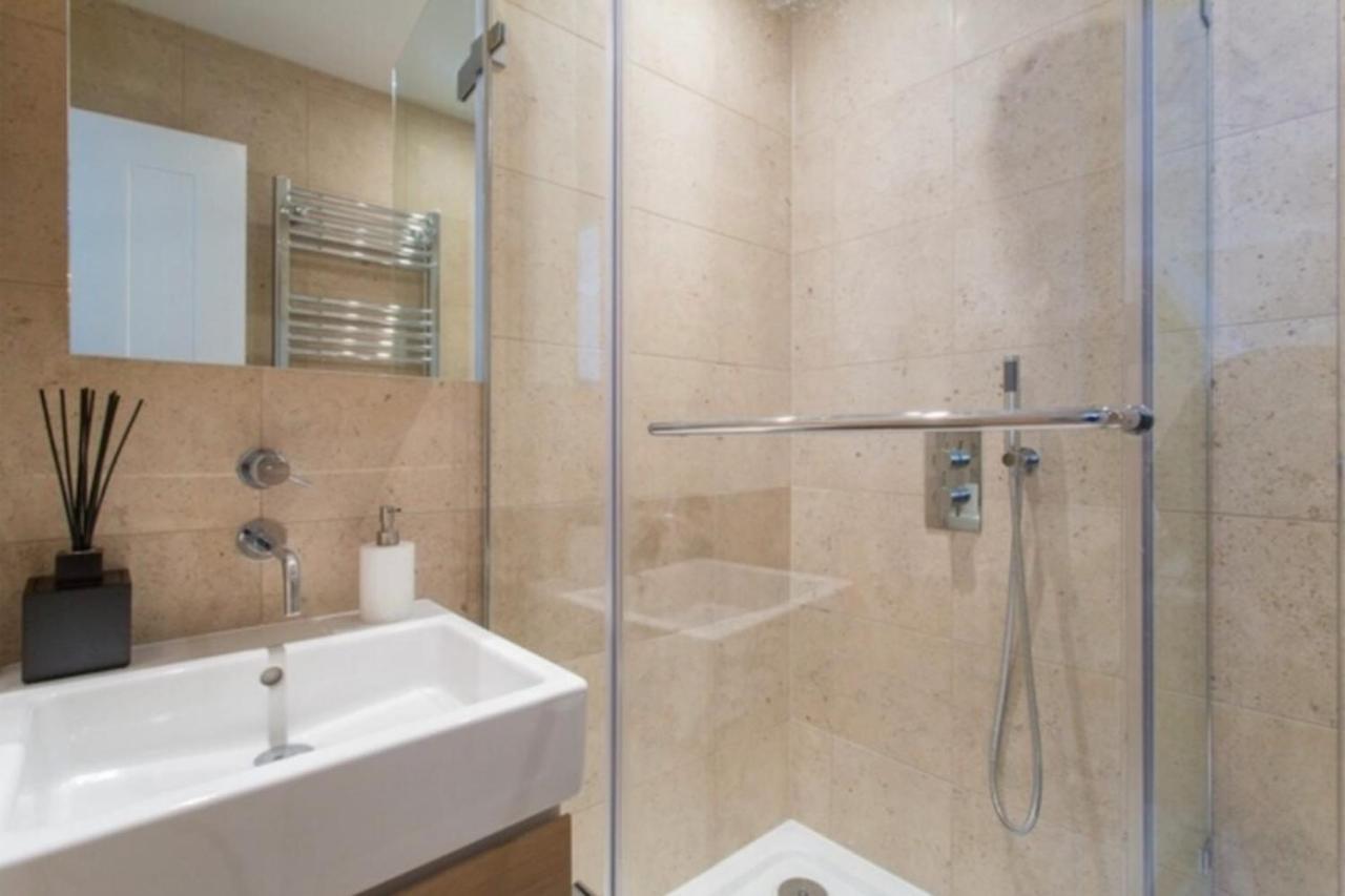 Luxury Mayfair 2 Bedroom * London
