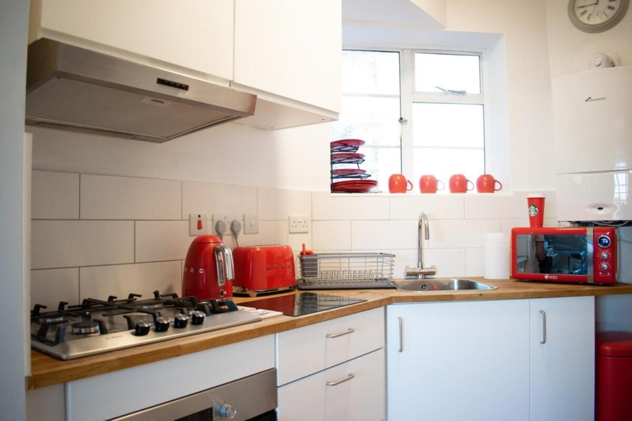 Beautifully Decorated Contemporary 2 Bedroom Flat