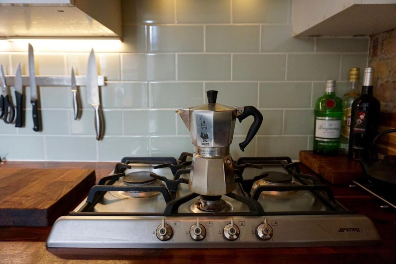 Beautiful Canalside 1-bedroom Flat With Terrace * London