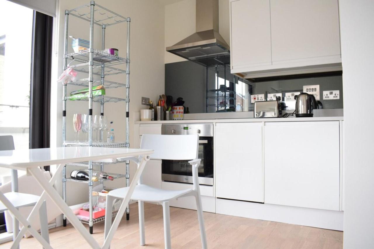 Bright 1 Bedroom Flat In North With Balcony Apartamento
