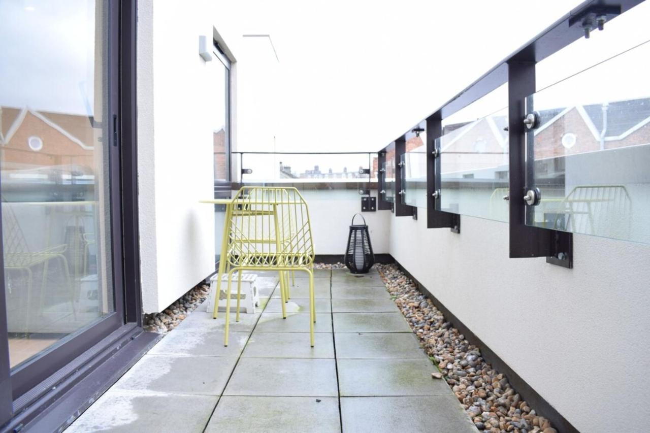Bright 1 Bedroom Flat In North With Balcony Apartamento *