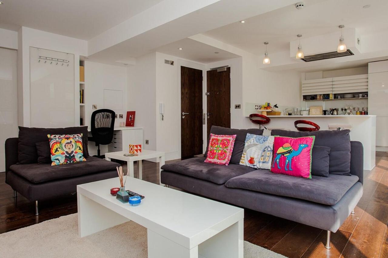 Beautiful Newly Renovated 2 Bed In Bank Apartment
