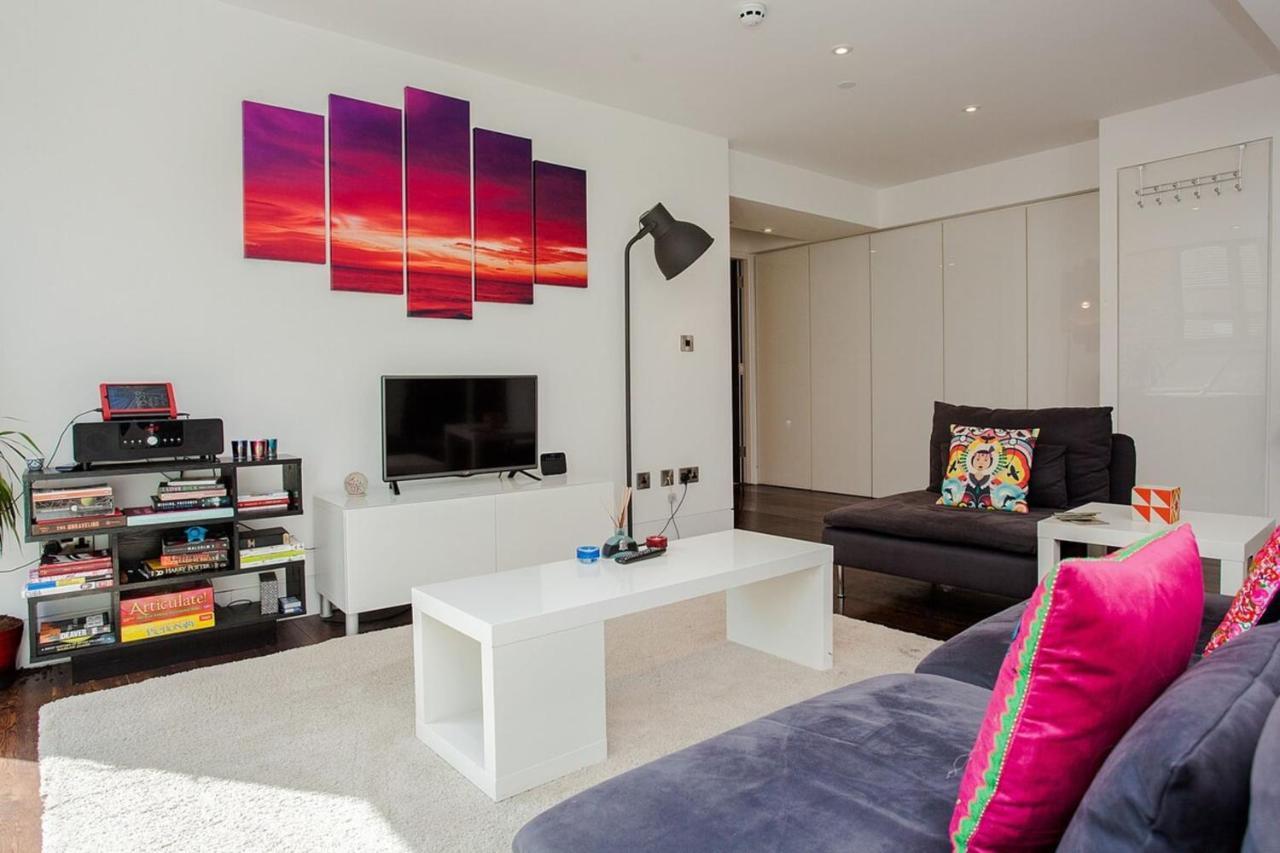 Beautiful Newly Renovated 2 Bed In Bank * London