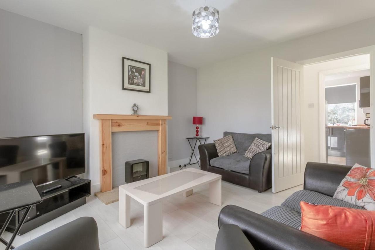 Modern 2 Bedroom In Morden Apartment London