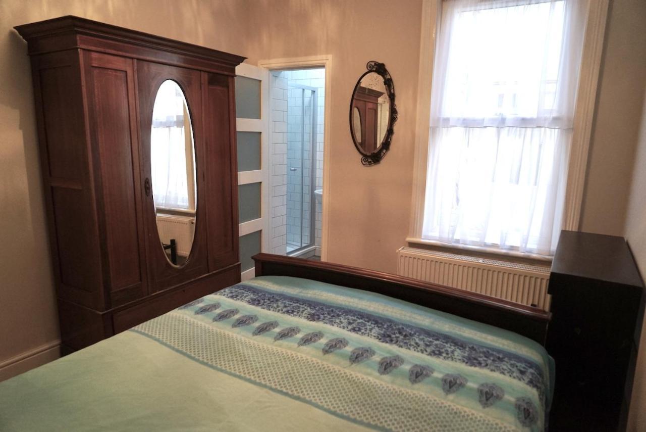 Guest house Tottenham Stadium Double London