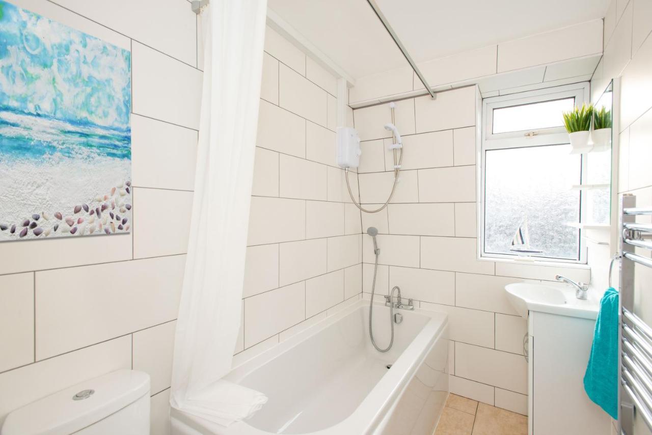 Stunning Four Bedroom House Close To Excel, O2 & With Free Parking London