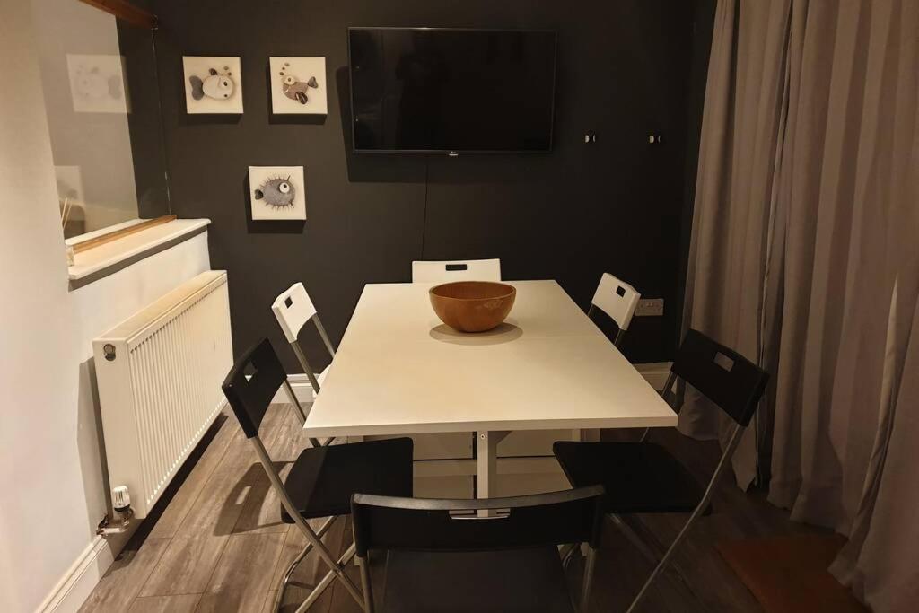 Spacious 2 Bed In Gated Community Up To 6 Guests Apartment *