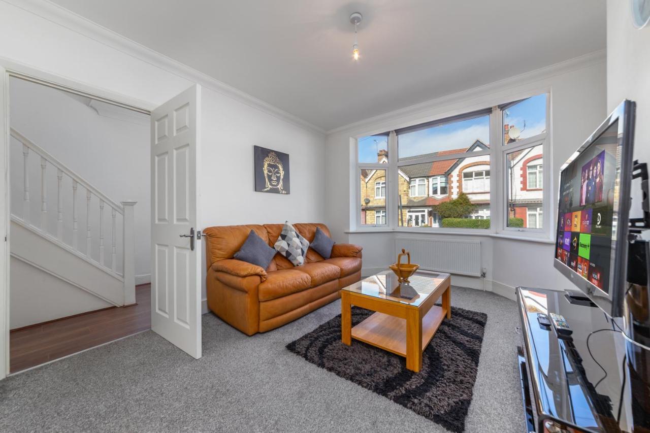 Flourish - The Avenue - Tottenham Apartment *