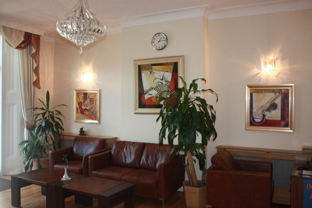 Corner House 3* London
