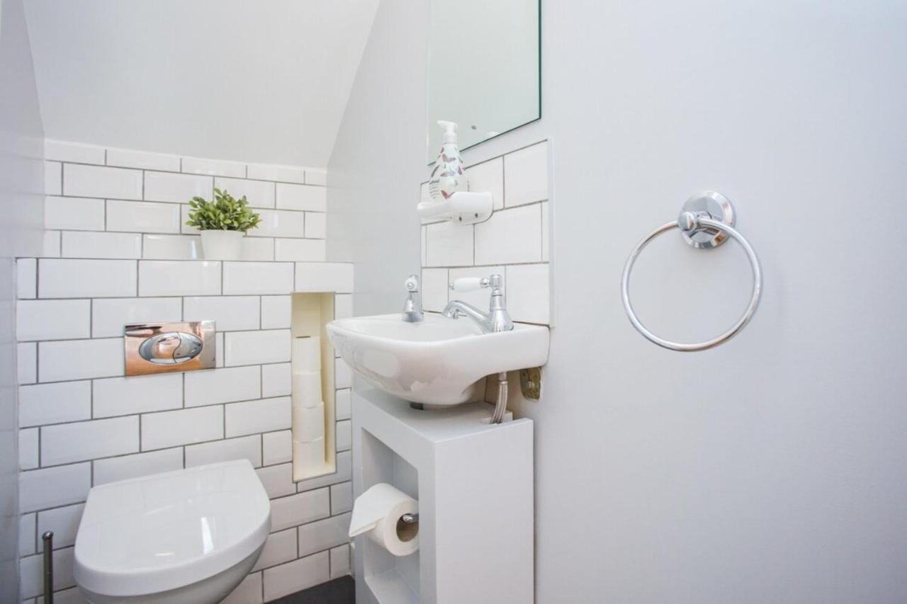 Holiday home Stylish & Modern 3 Bed Flat In Nw With Garden *