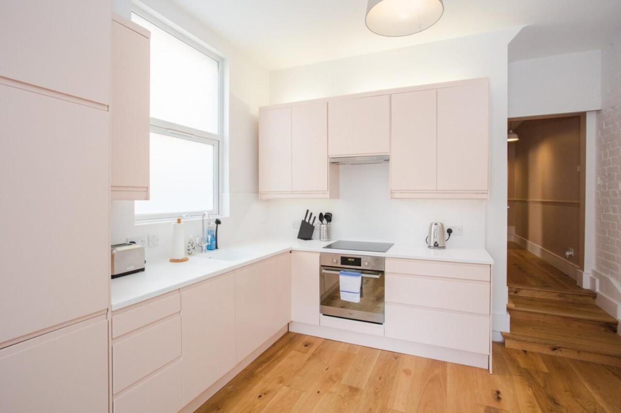 Holiday home Stylish & Modern 3 Bed Flat In Nw With Garden London
