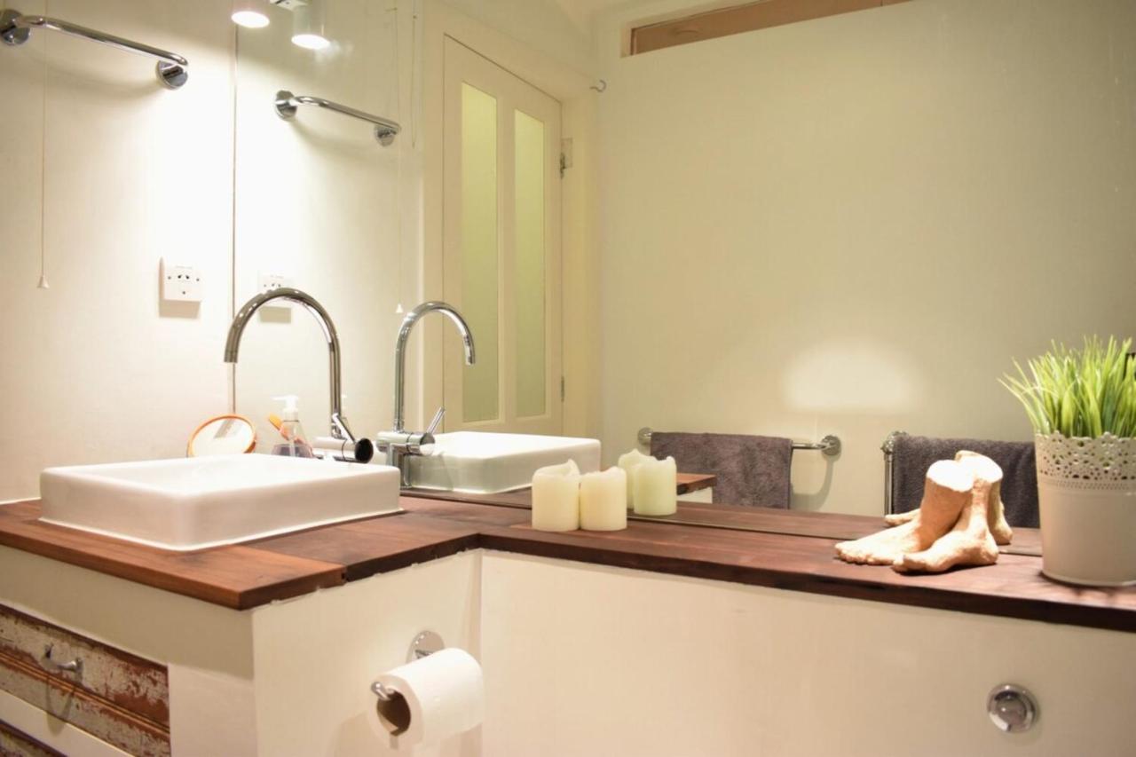 Beautiful Canalside 1-bedroom Flat With Terrace Apartment London