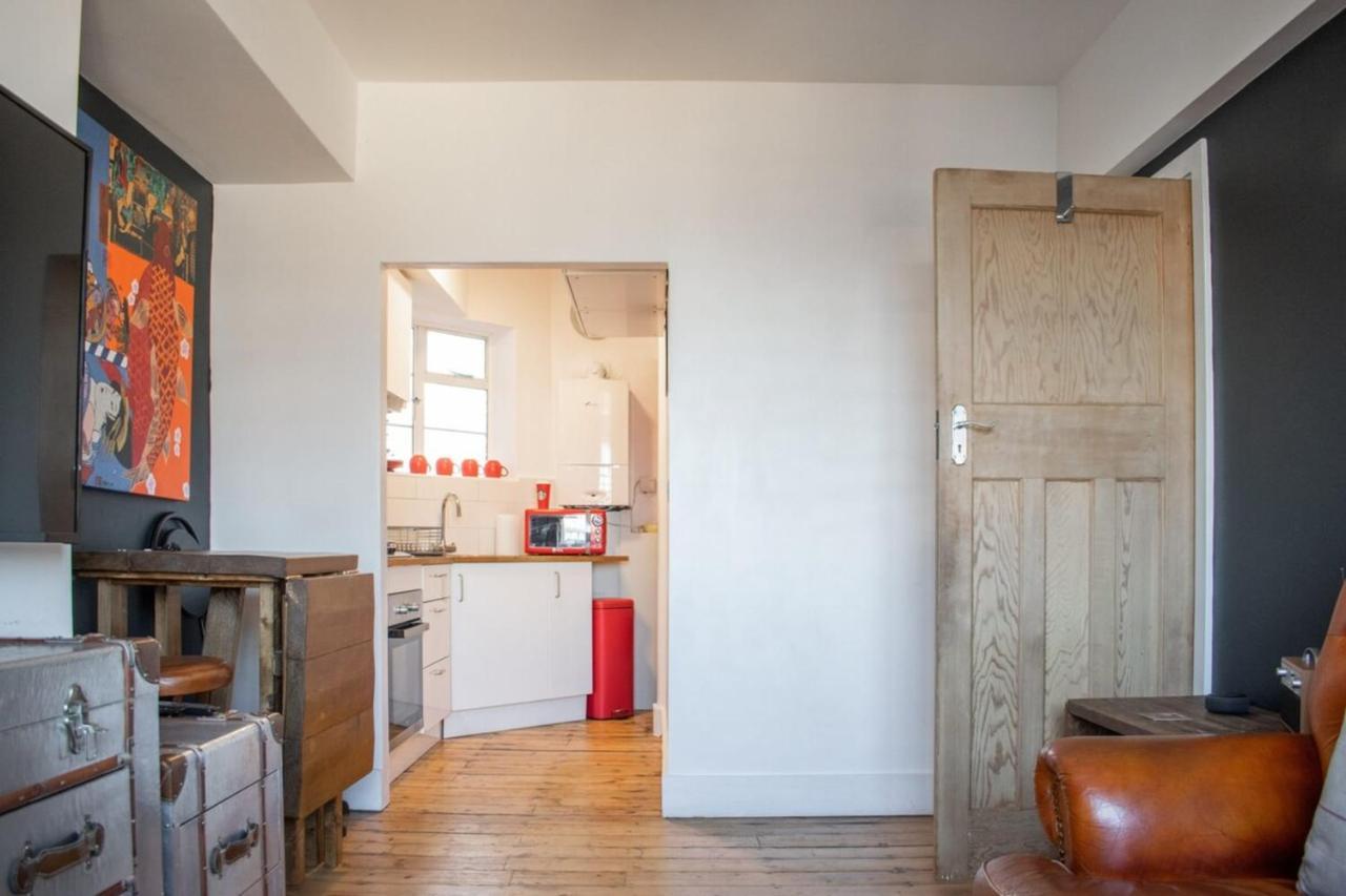 Beautifully Decorated Contemporary 2 Bedroom Flat * London