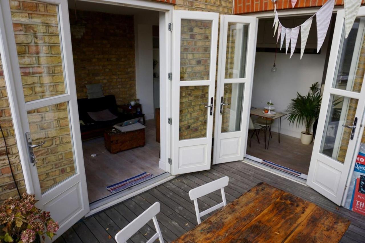 Beautiful Canalside 1-bedroom Flat With Terrace Apartment London