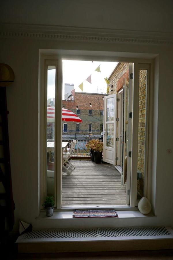 Beautiful Canalside 1-bedroom Flat With Terrace