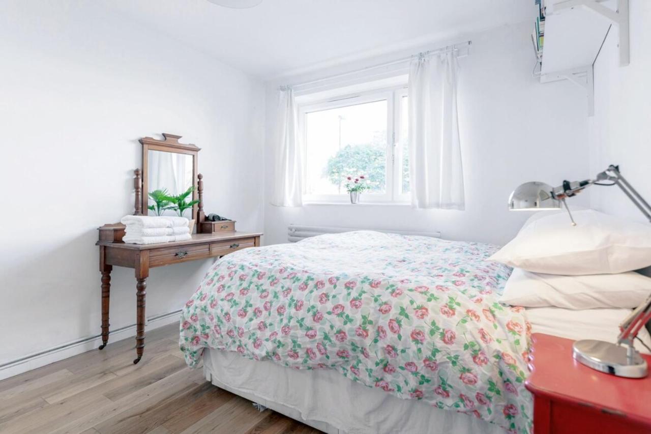 Modern 3 Bedroom In Brixton Apartment *