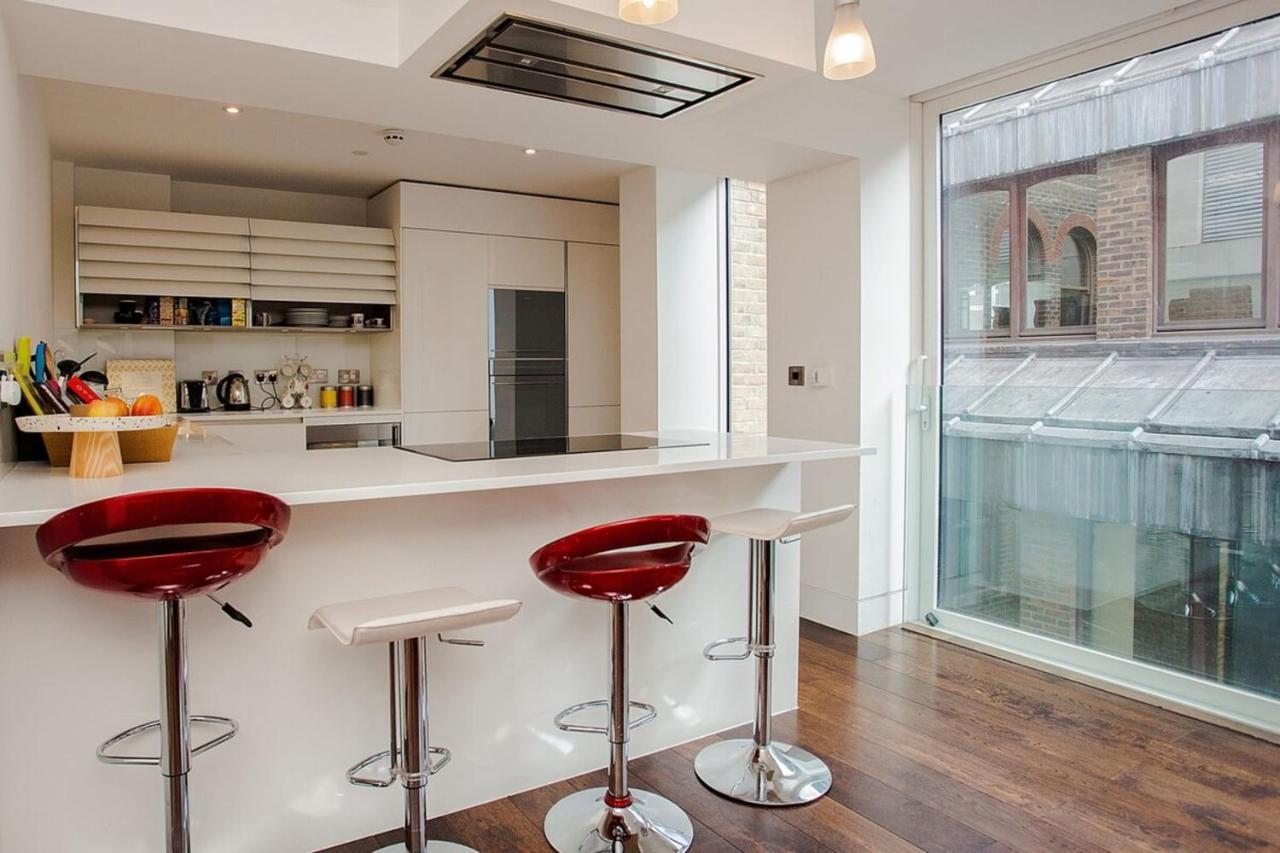 Beautiful Newly Renovated 2 Bed In Bank *