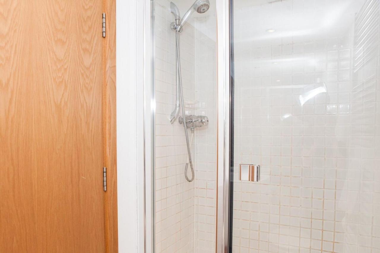 Spectacular 4-bedroom Close To Eye Apartment *