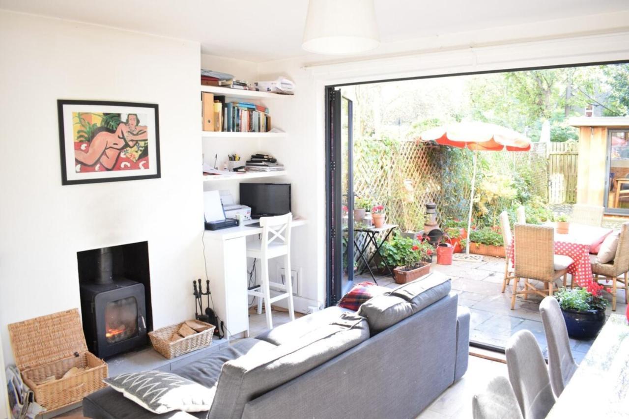Modern 3 Bedroom In Brixton Apartment London