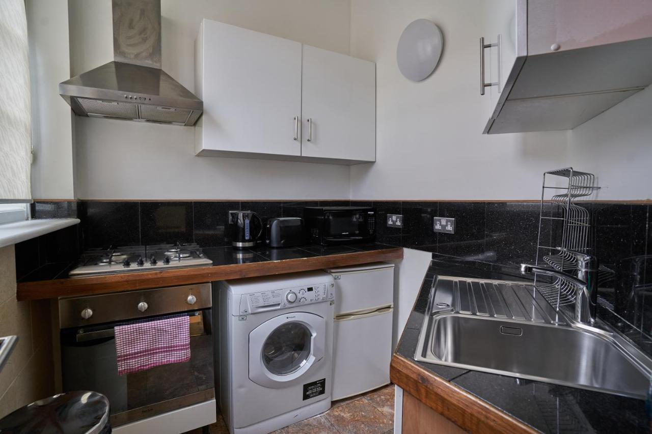 Savoy Apartment *