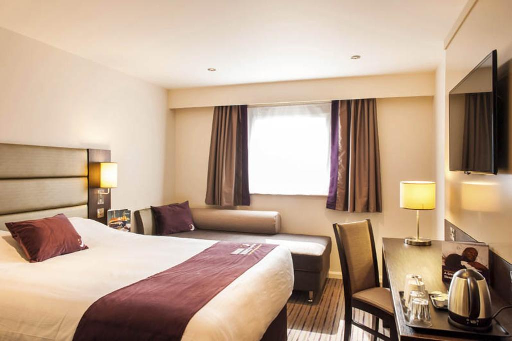 Premier Greenford Hotel