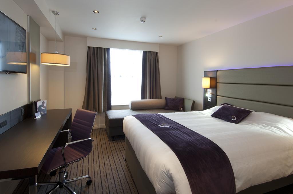 Premier Greenford 3*