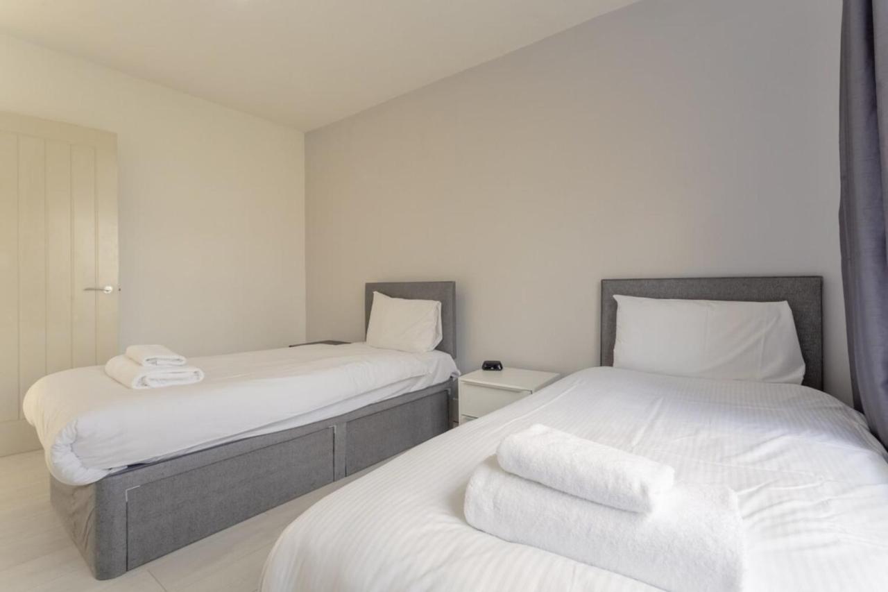 Modern 2 Bedroom In Morden Apartment