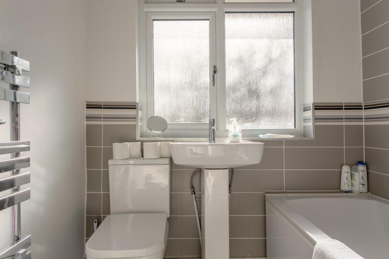 Modern 2 Bedroom In Morden *